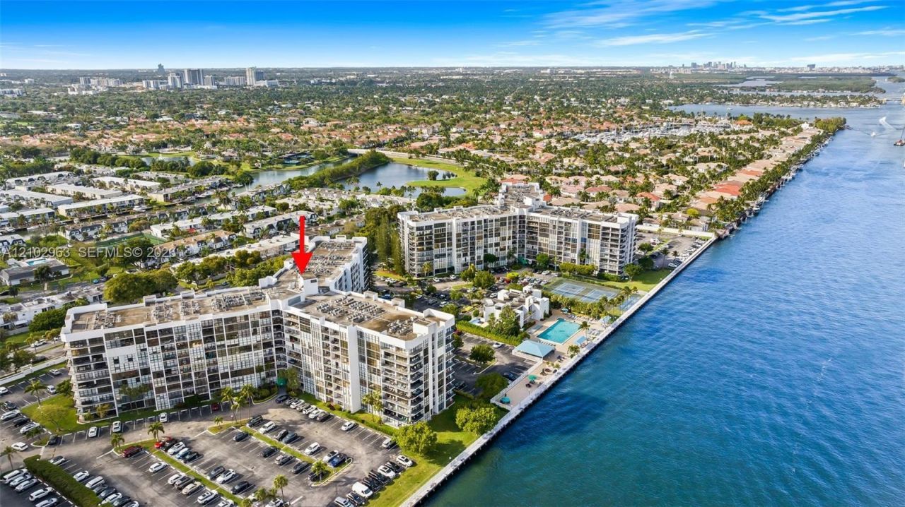 800 Parkview Dr, Unit 221, Hallandale Beach, FL 33009 Photo