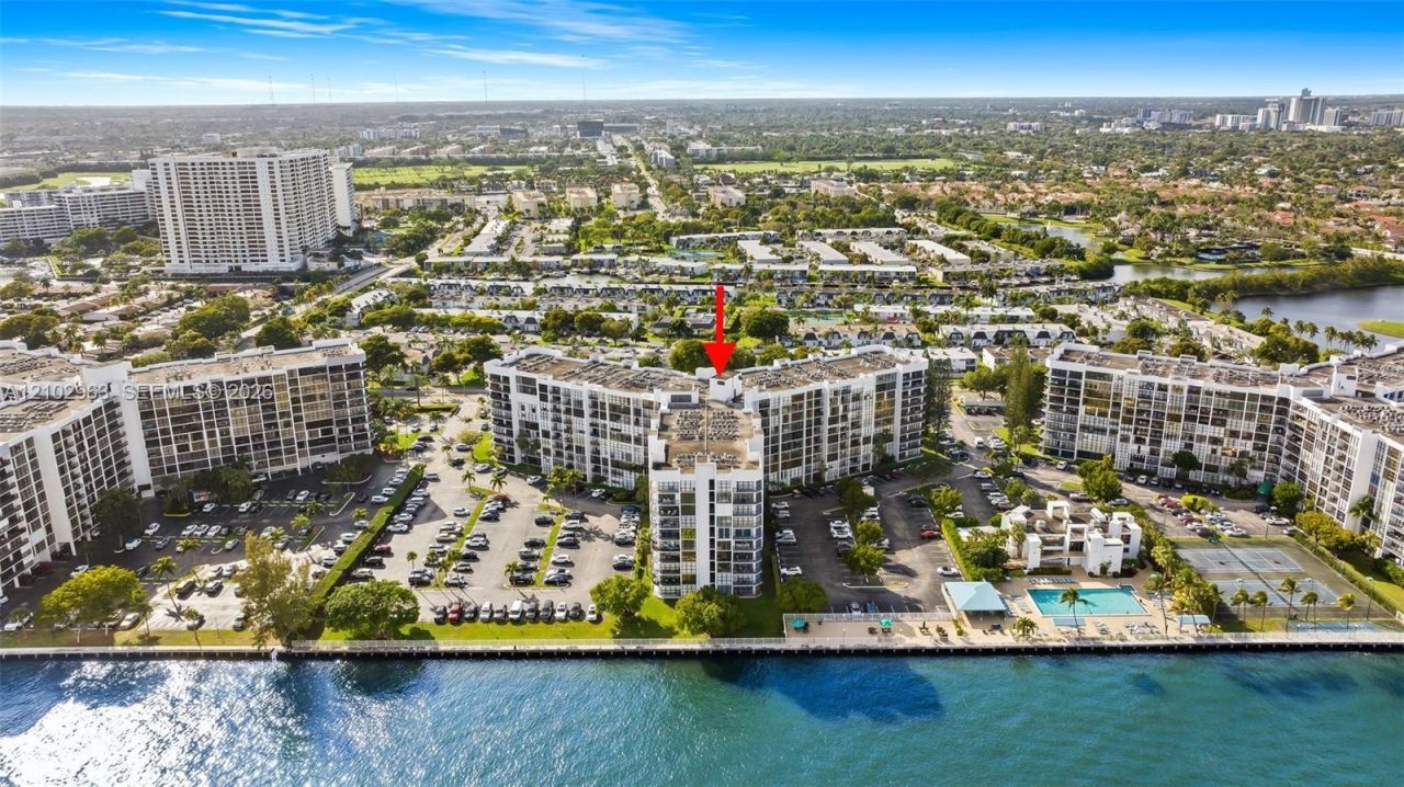 800 Parkview Dr, Unit 221, Hallandale Beach, FL 33009 Photo