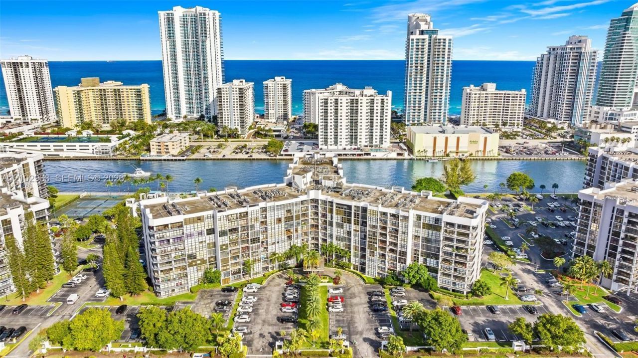 800 Parkview Dr, Unit 221, Hallandale Beach, FL 33009 Photo