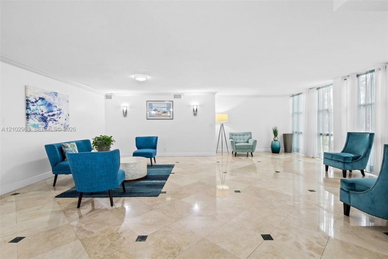 800 Parkview Dr, Unit 221, Hallandale Beach, FL 33009 Photo