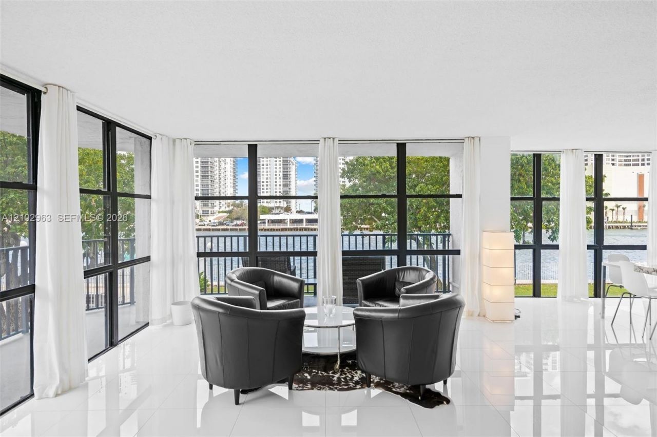 800 Parkview Dr, Unit 221, Hallandale Beach, FL 33009 Photo