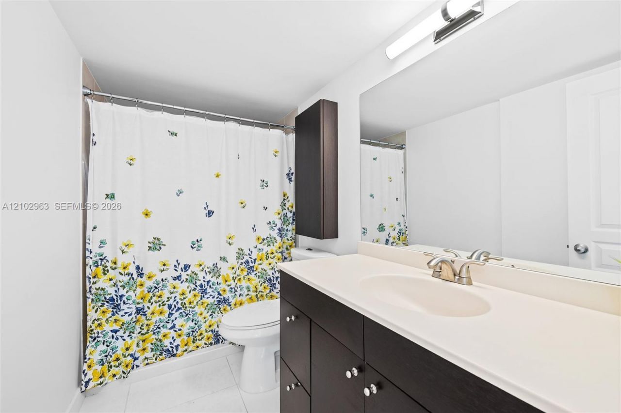 800 Parkview Dr, Unit 221, Hallandale Beach, FL 33009 Photo
