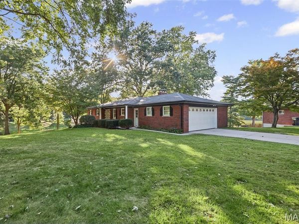 125 E Shore Drive, Belleville, IL 62221