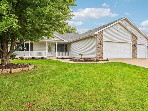401 Bretts Way, Orfordville, WI 53576