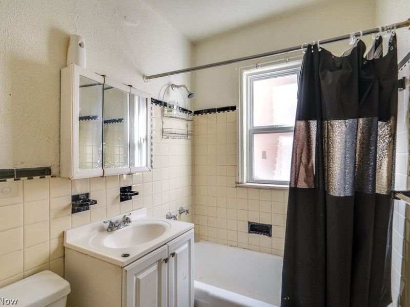 2812 E 130th Street, Cleveland, OH 44120 Photo 8
