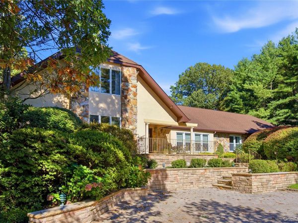 14 Sherwood Gate , Oyster Bay, NY 11771