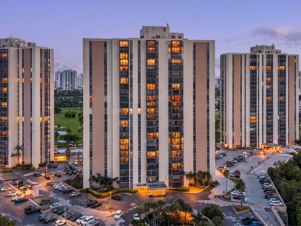 20301 W COUNTRY CLUB Drive, Unit 523, Aventura, FL 33180