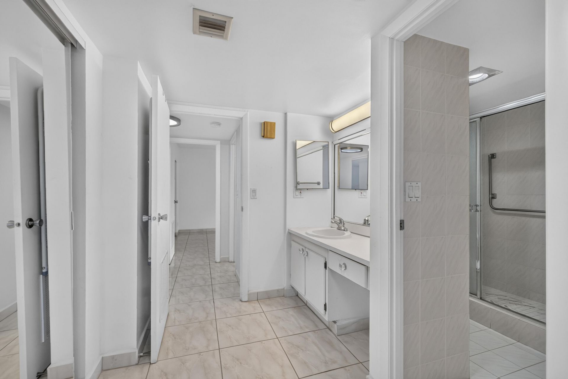 20301 W Country Club Drive, Unit 523, Aventura, FL 33180 Photo