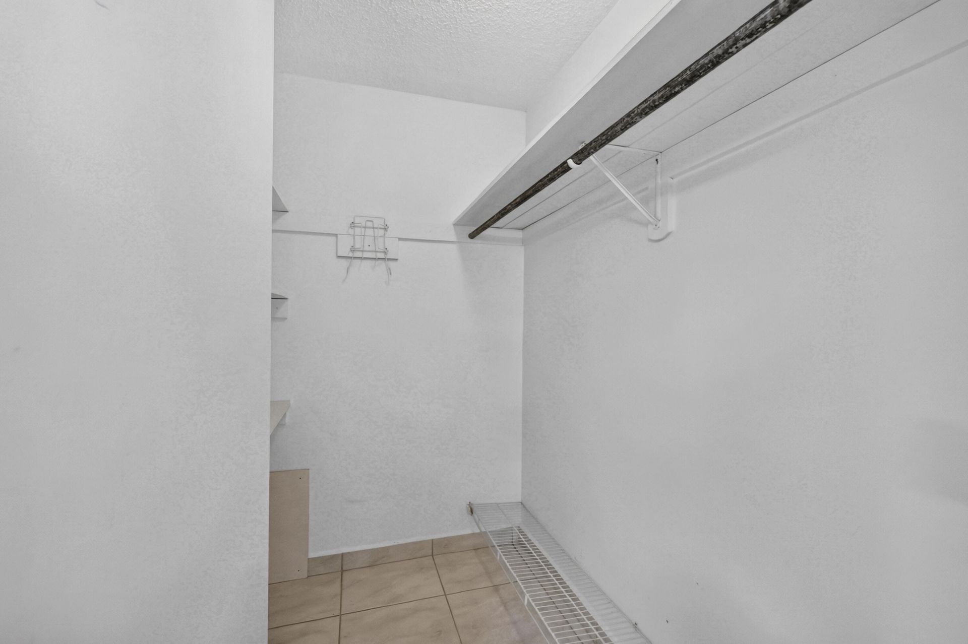 20301 W Country Club Drive, Unit 523, Aventura, FL 33180 Photo