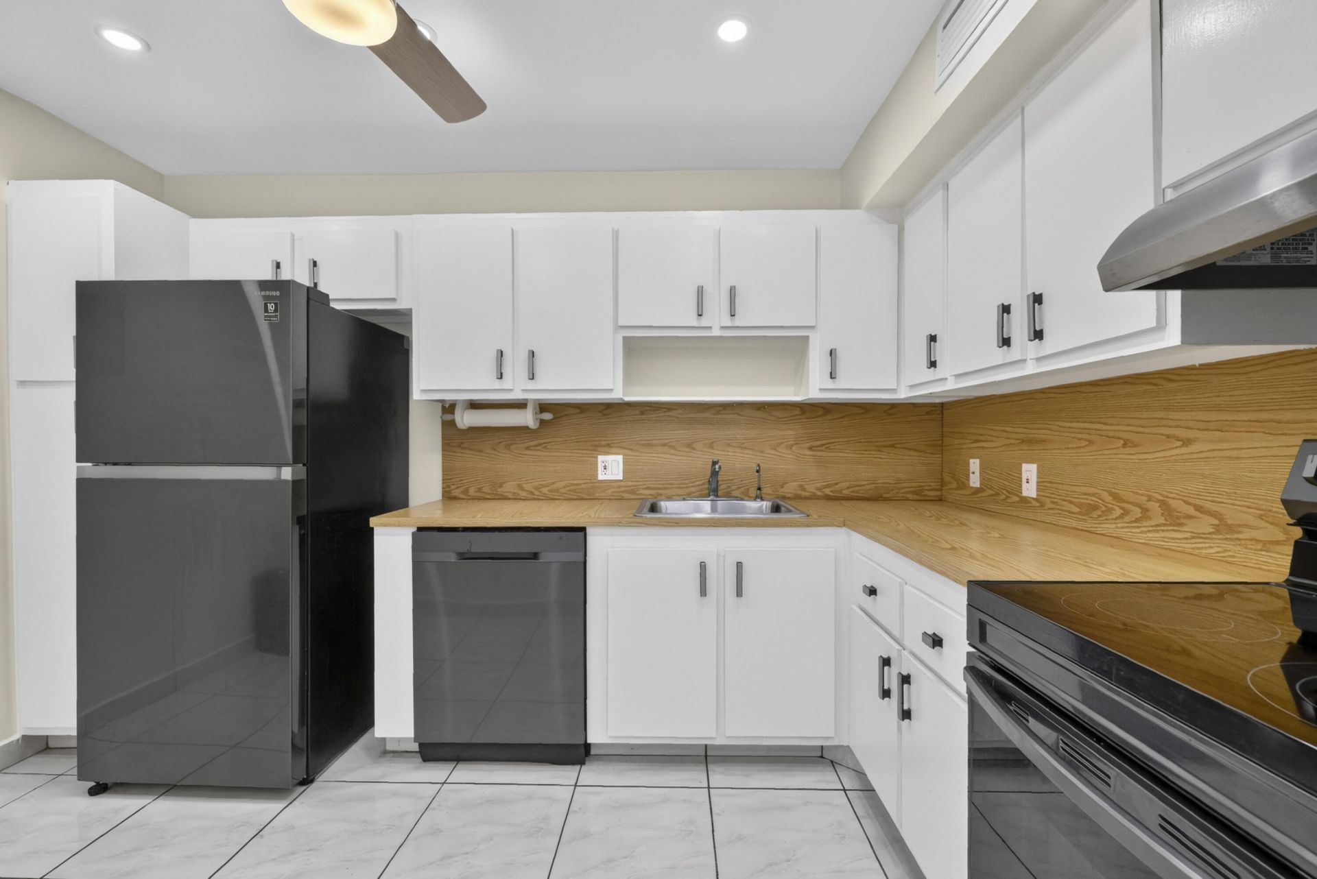 20301 W Country Club Drive, Unit 523, Aventura, FL 33180 Photo