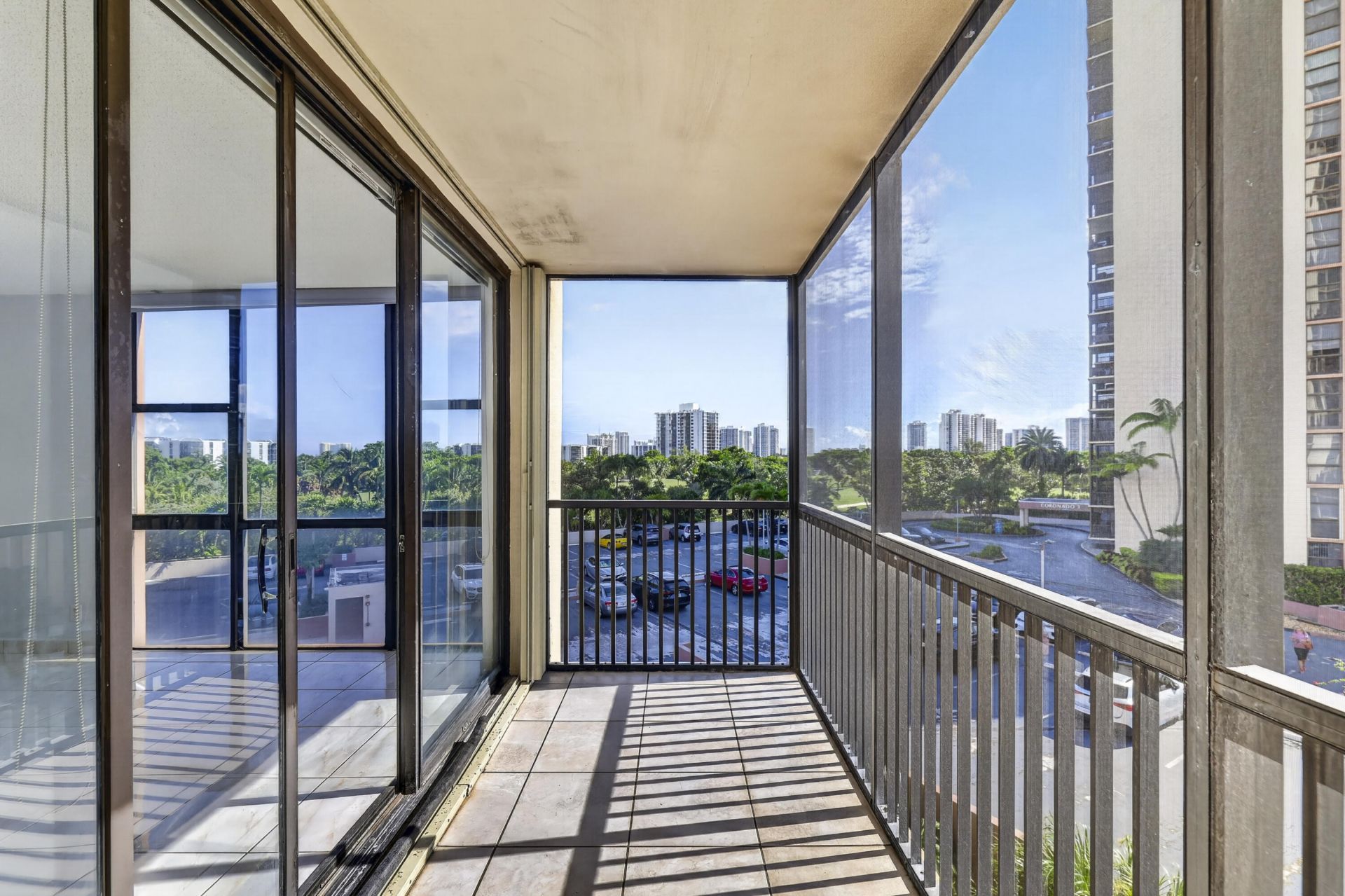 20301 W Country Club Drive, Unit 523, Aventura, FL 33180 Photo