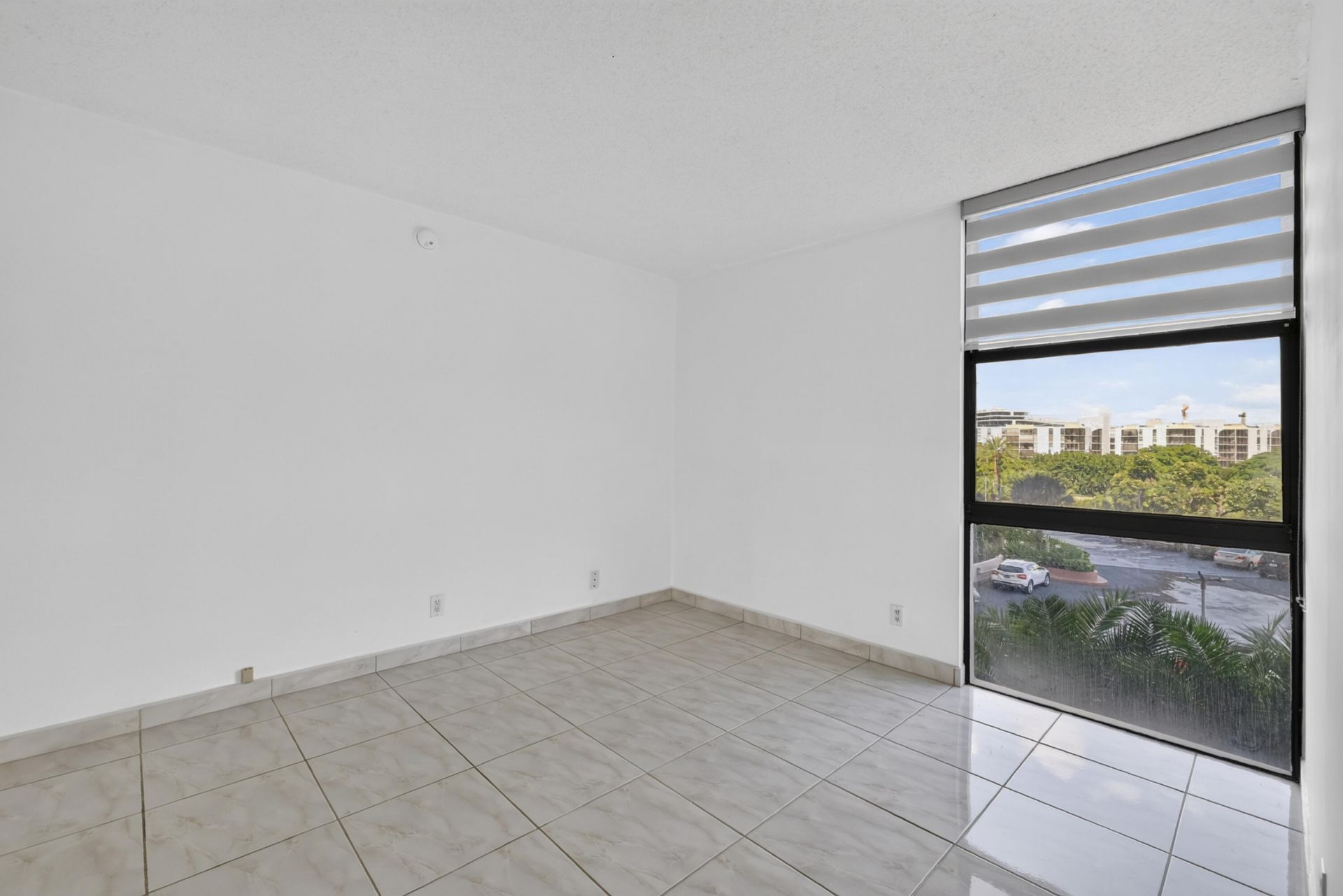 20301 W Country Club Drive, Unit 523, Aventura, FL 33180 Photo