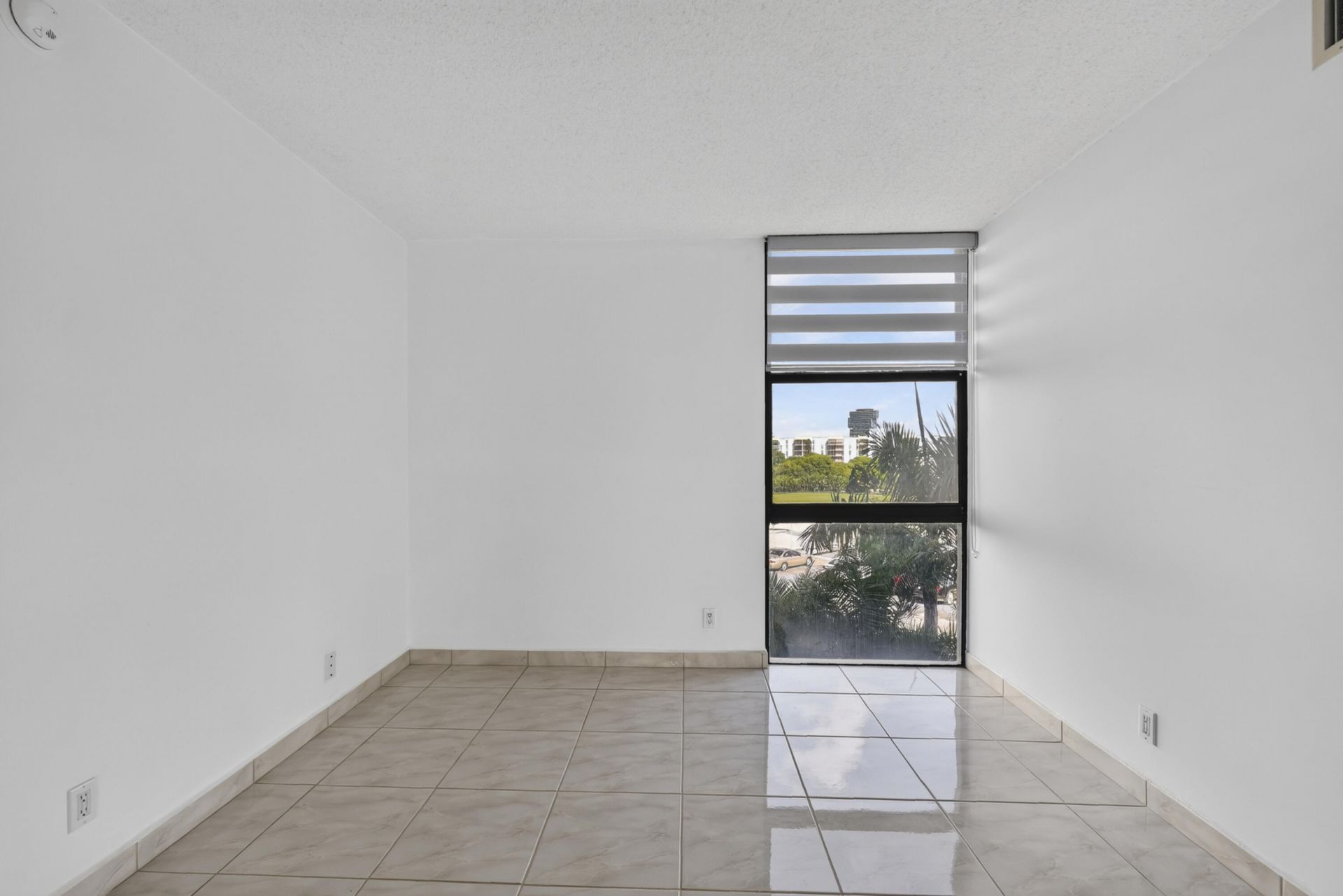 20301 W Country Club Drive, Unit 523, Aventura, FL 33180 Photo