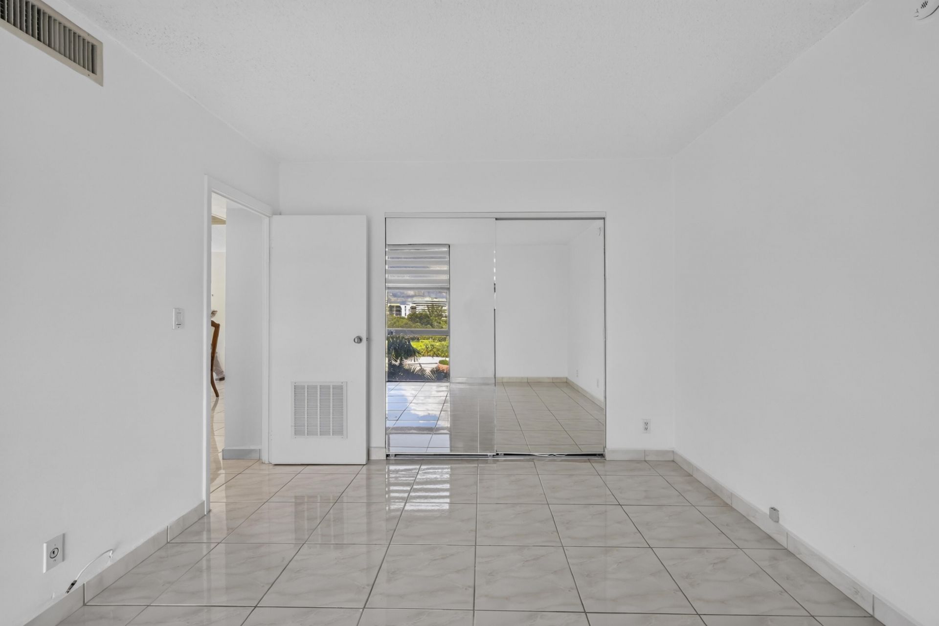 20301 W Country Club Drive, Unit 523, Aventura, FL 33180 Photo