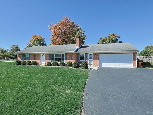 915 Taywood Road, Englewood, OH 45322
