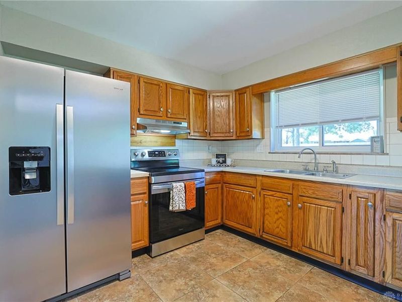 915 Taywood Road, Englewood, OH 45322 Photo 12