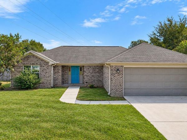 18 Bradford Circle, Decatur, AL 35603