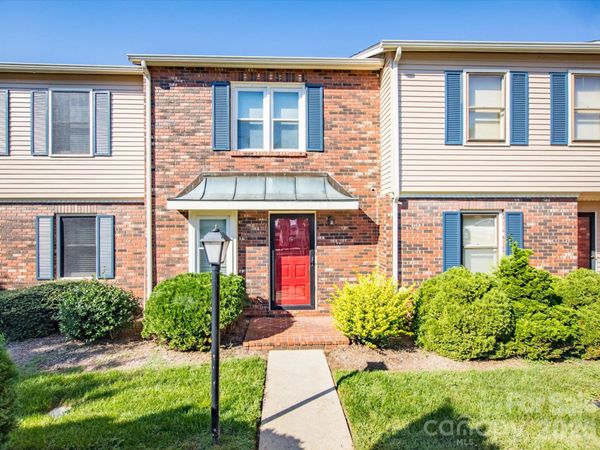 2705 N Center Street, Hickory, NC 28601