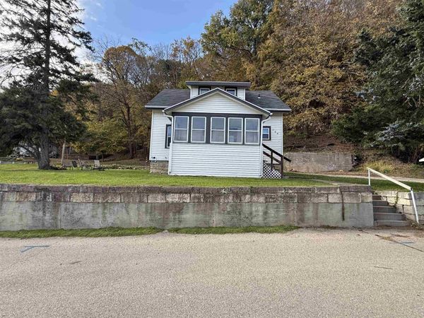 224 prospect Street, McGregor, IA 52157