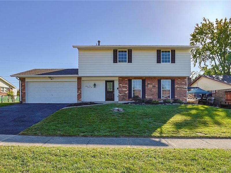 7146 Chadbourne Drive, Huber Heights, OH 45424 Photo 2