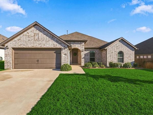 915 Timber Ridge Drive, Justin, TX 76247