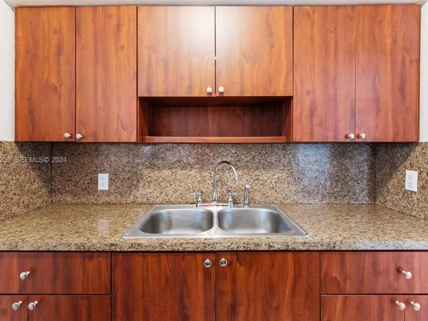 1142 NE 15th Avenue, Unit B, Fort Lauderdale, FL 33304