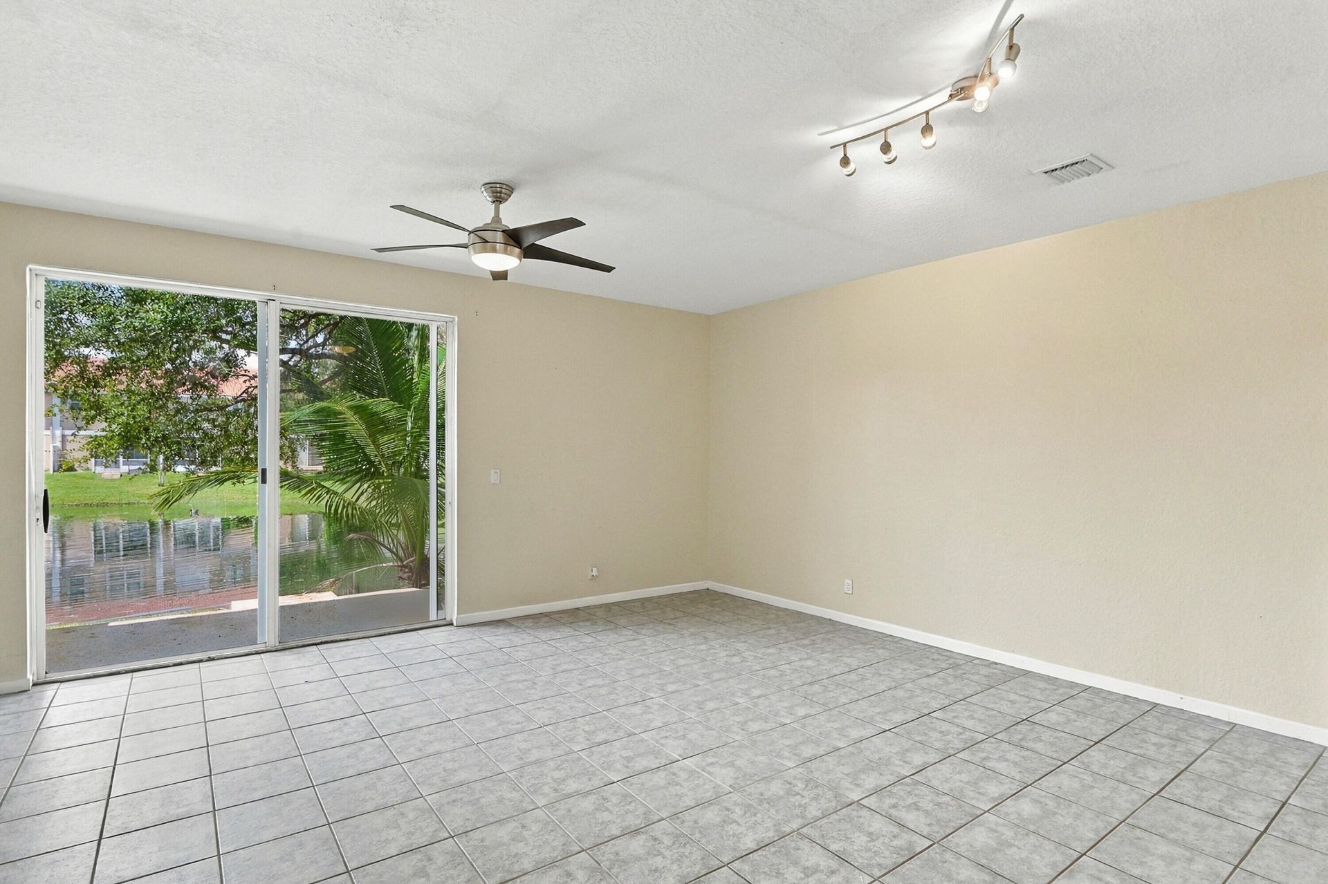 5477 NW 90th Terrace, Sunrise, FL 33351 Photo