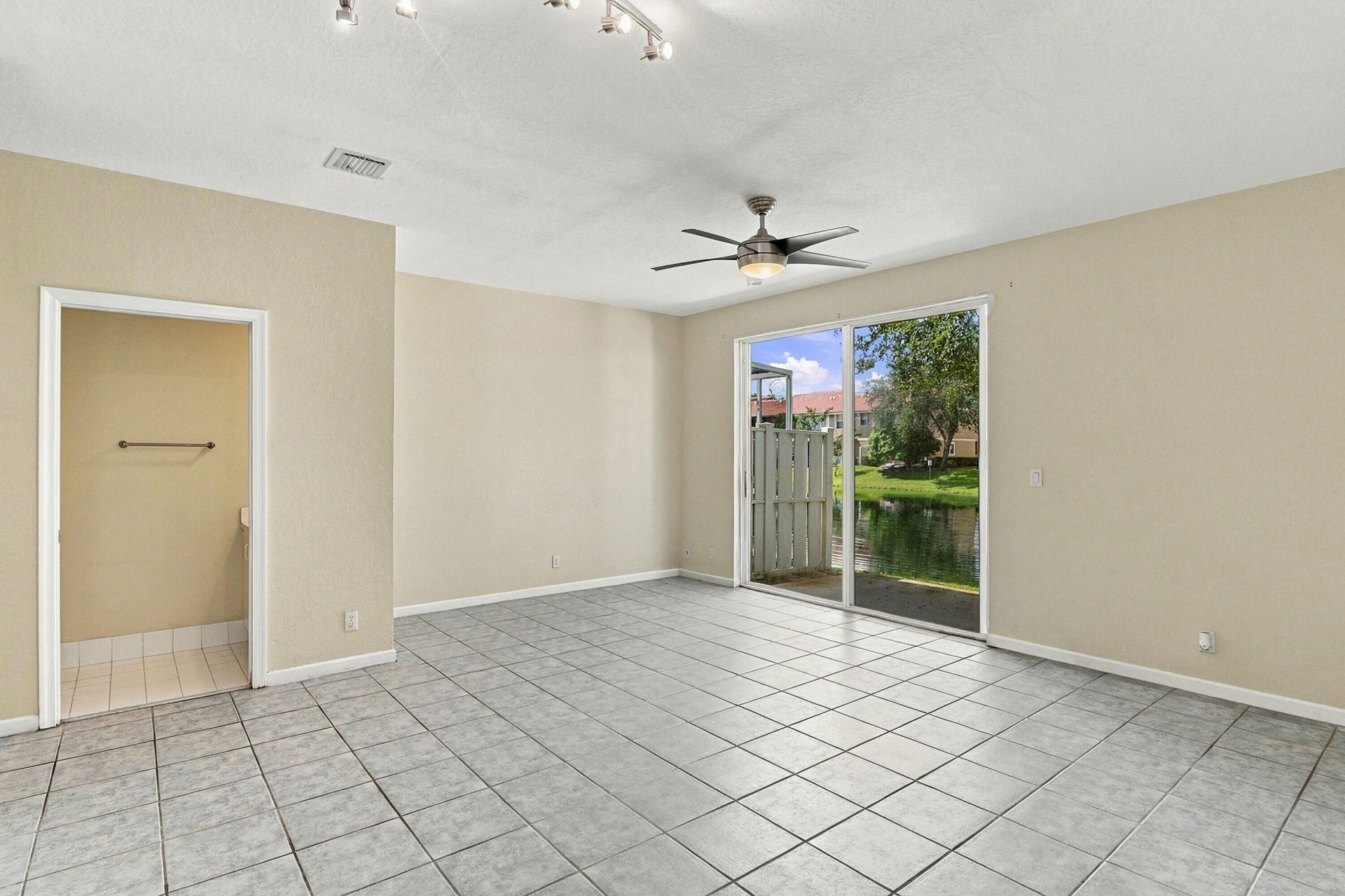 5477 NW 90th Terrace, Sunrise, FL 33351 Photo