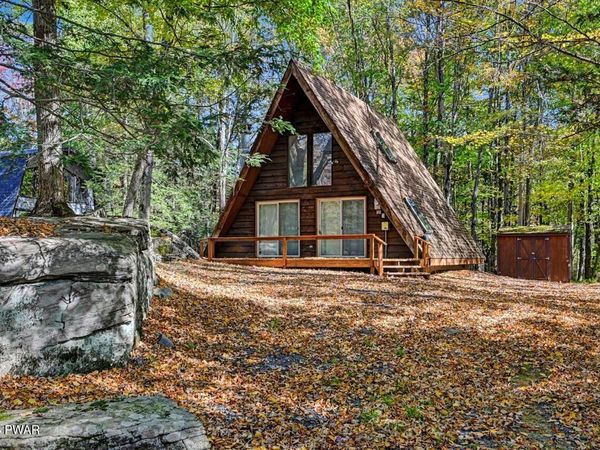 707 Lakeview Drive E, Lake Ariel, PA 18436