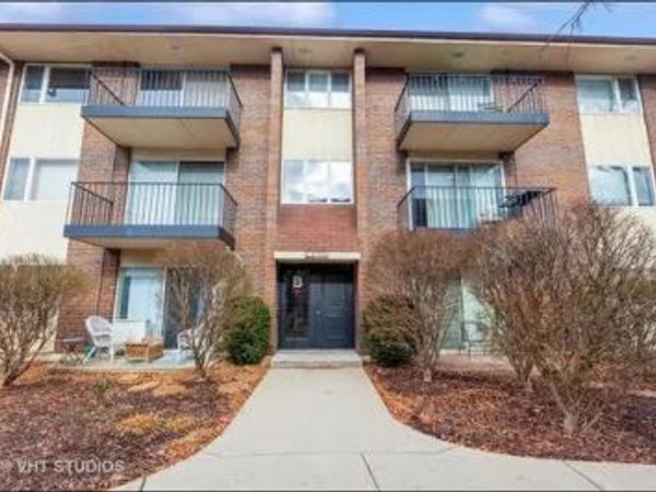 5S066 Pebblewood Lane, Unit B9, Naperville, IL 60563