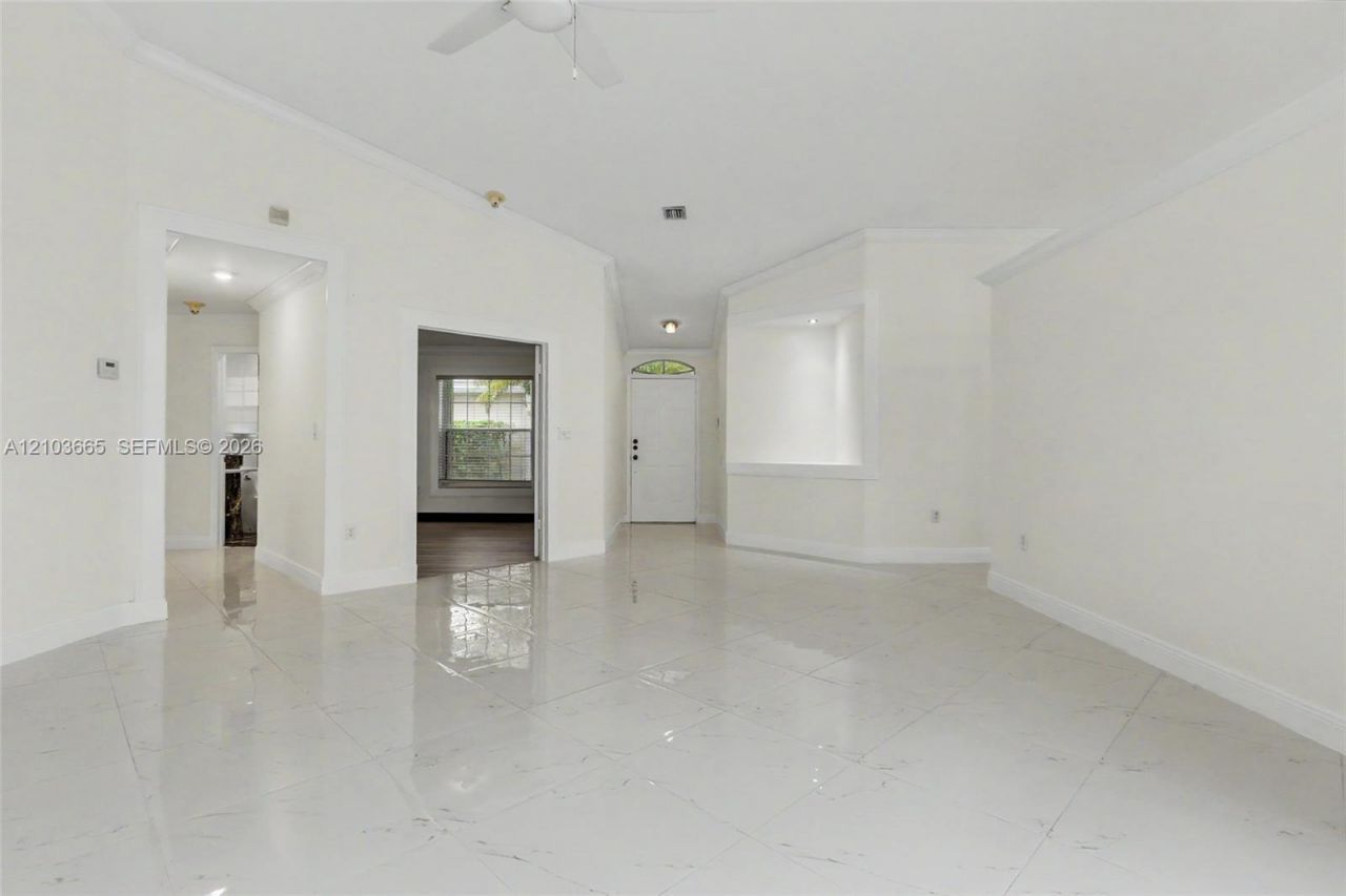 15251 Wilshire Way, Pembroke Pines, FL 33027 Photo
