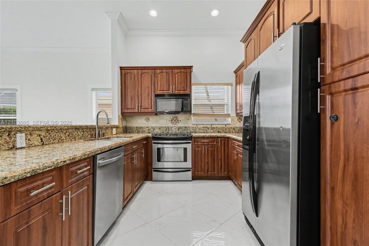 15251 Wilshire Way, Pembroke Pines, FL 33027 Photo
