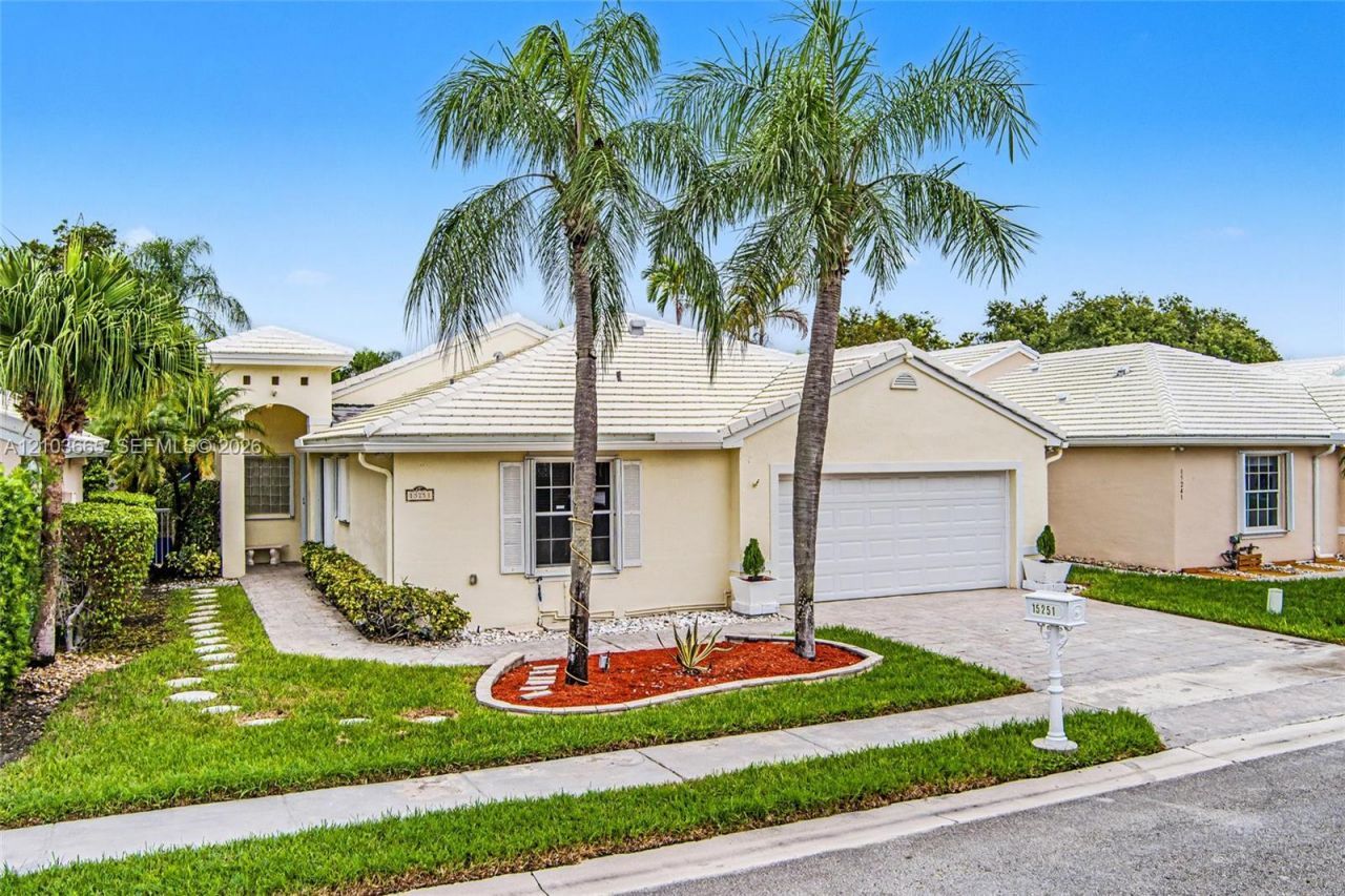 15251 Wilshire Way, Pembroke Pines, FL 33027 Photo