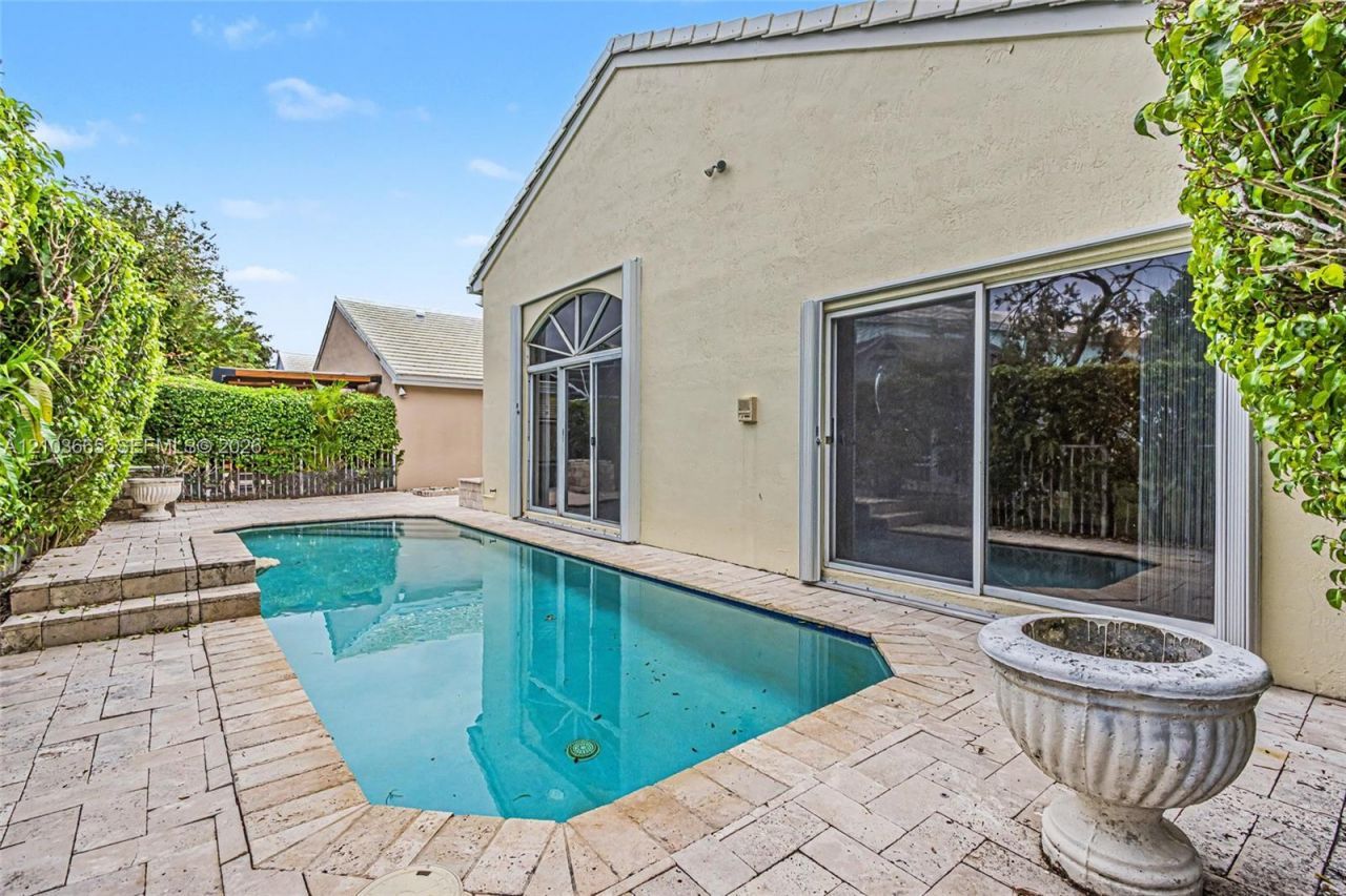 15251 Wilshire Way, Pembroke Pines, FL 33027 Photo