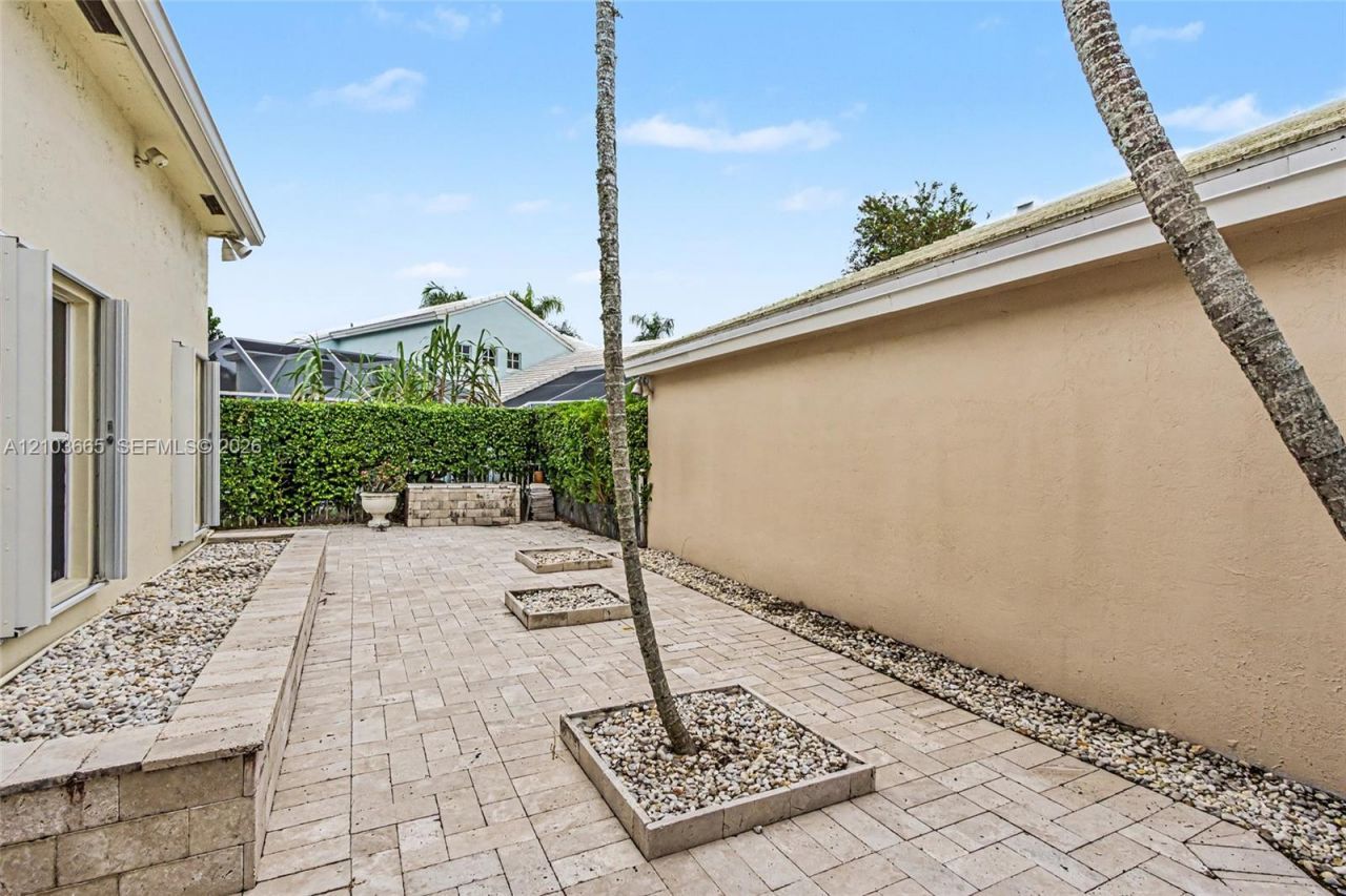15251 Wilshire Way, Pembroke Pines, FL 33027 Photo