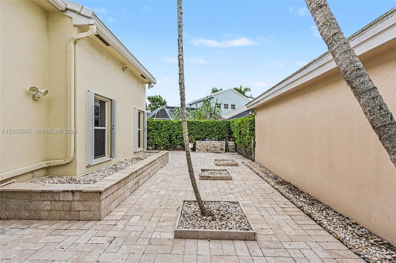 15251 Wilshire Way, Pembroke Pines, FL 33027 Photo