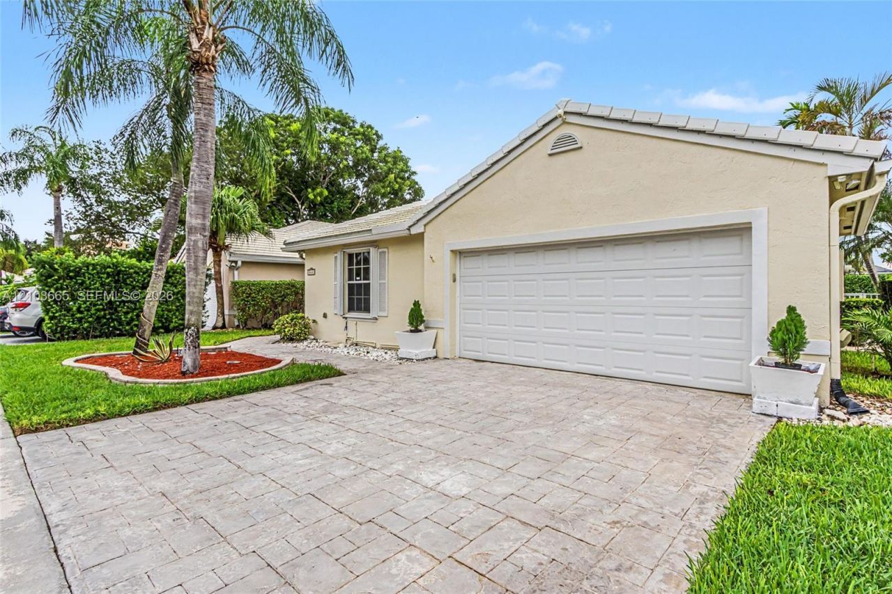 15251 Wilshire Way, Pembroke Pines, FL 33027 Photo