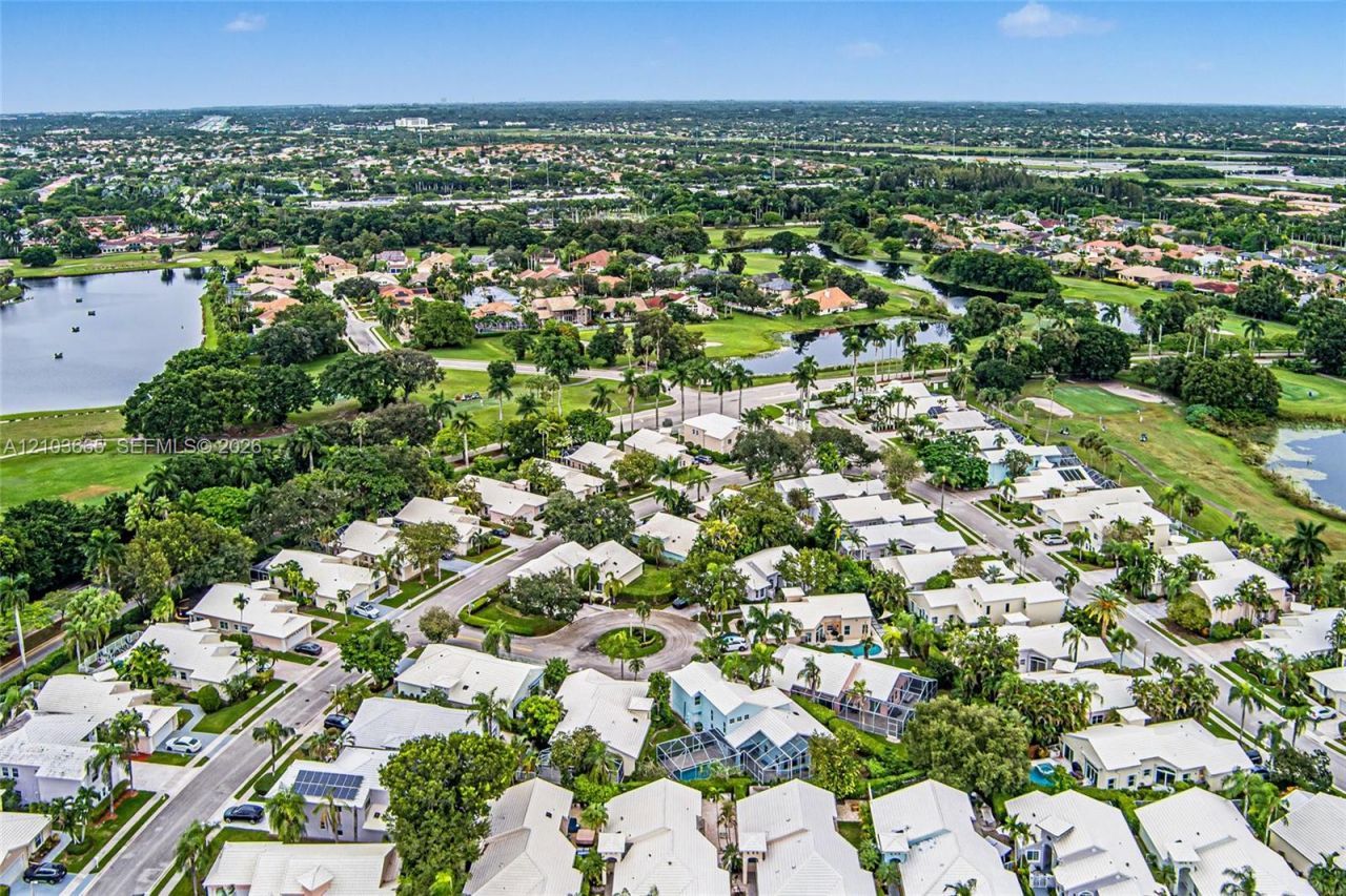 15251 Wilshire Way, Pembroke Pines, FL 33027 Photo
