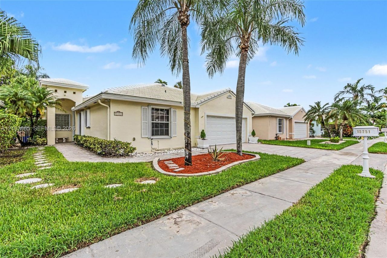 15251 Wilshire Way, Pembroke Pines, FL 33027 Photo
