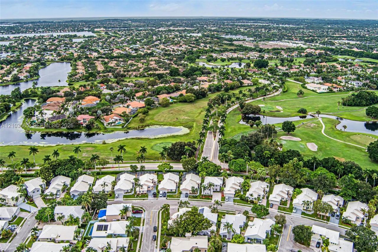 15251 Wilshire Way, Pembroke Pines, FL 33027 Photo