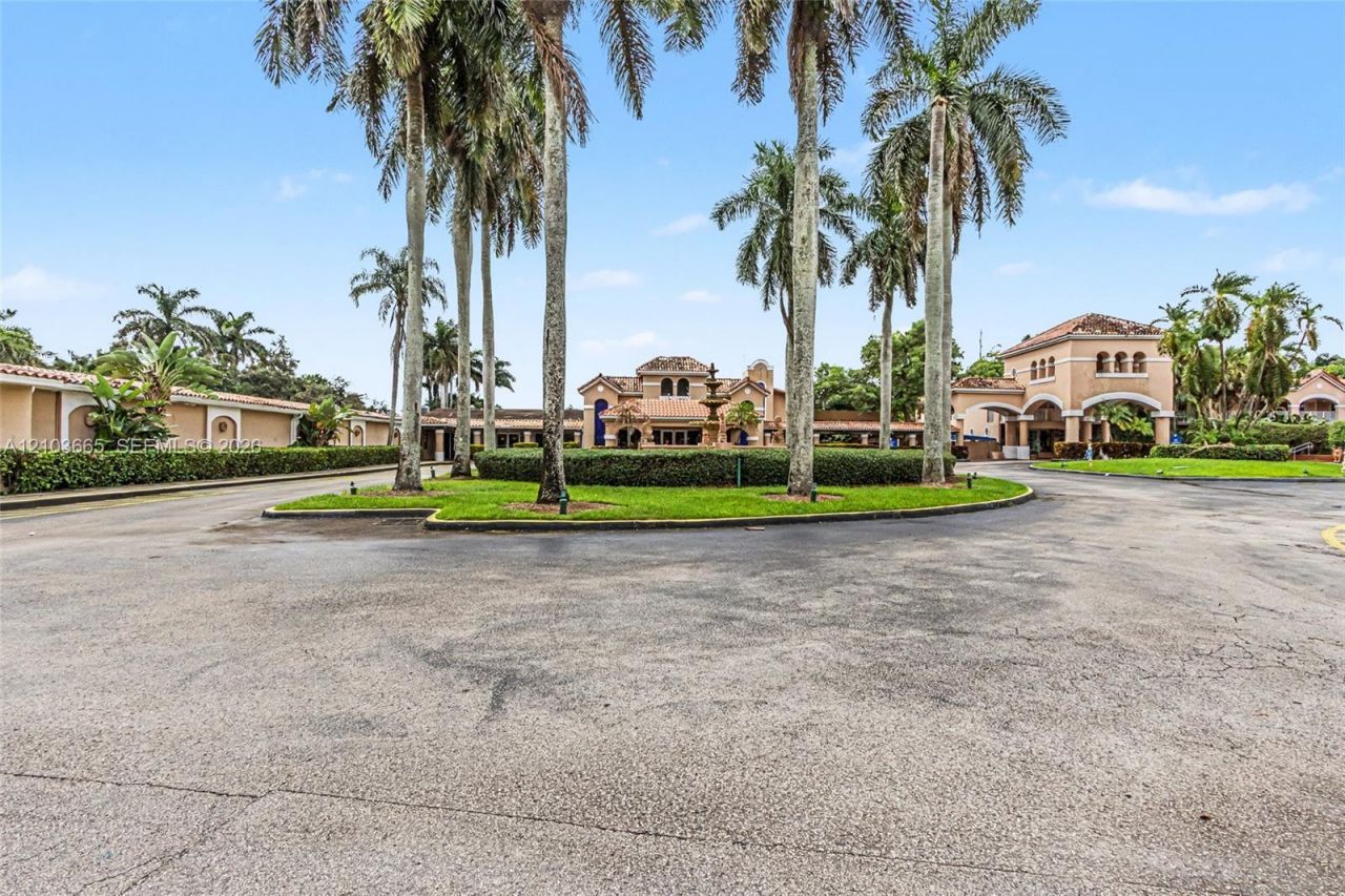 15251 Wilshire Way, Pembroke Pines, FL 33027 Photo
