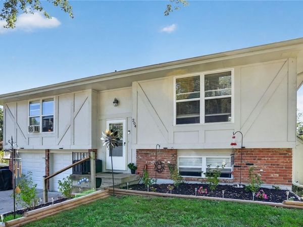 204 SE CROMWELL Street, Blue Springs, MO 64014