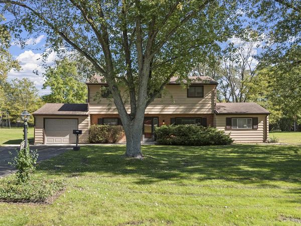 2244 Heathercliff Drive, Green Oaks, IL 60048