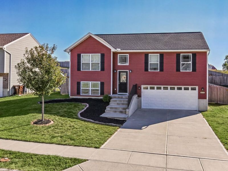 613 Summer Pointe Drive, Walton, KY 41094 Photo 2