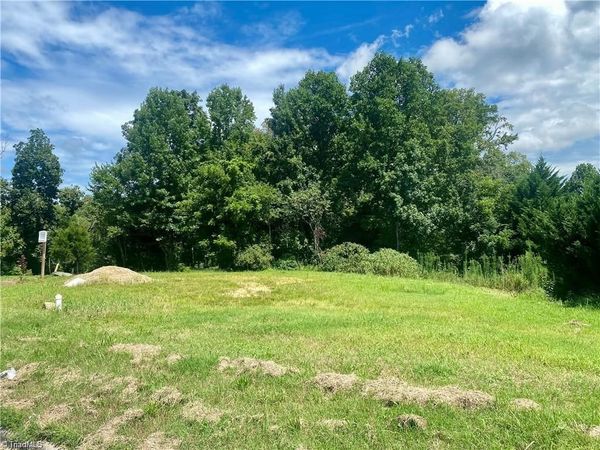 104 Sprucewood Court , Archdale, NC 27263