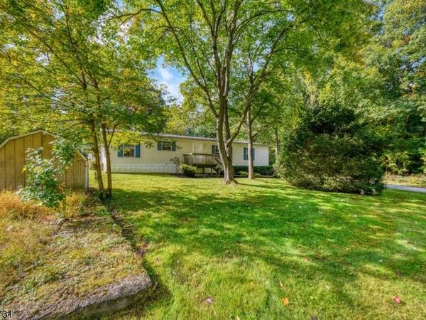 37 Sherwood Park, Washington, NJ 07853