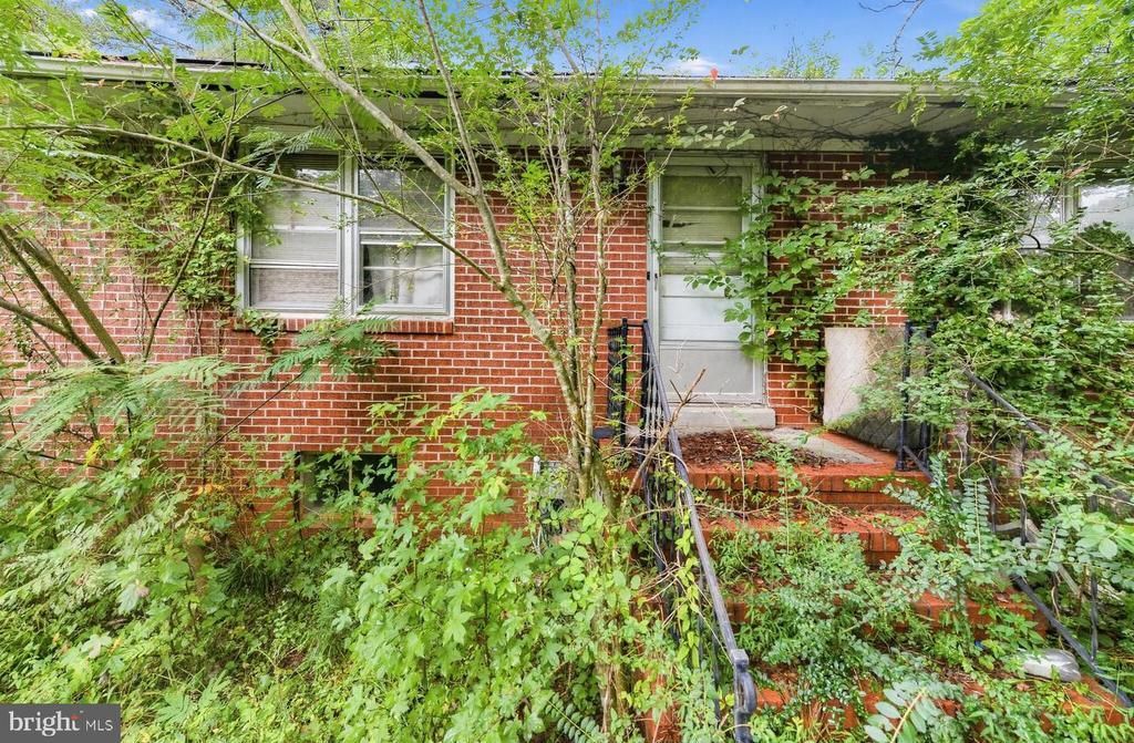 207 Simmons Drive, Lawrenceville, VA 23868 Main Photo