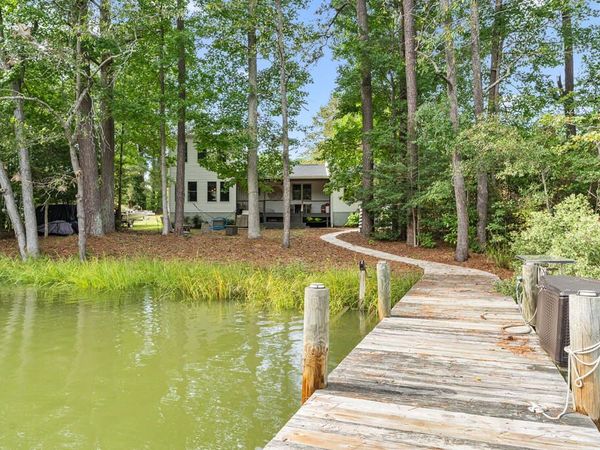 422 South Glebe Road, MONTROSS, VA 22520
