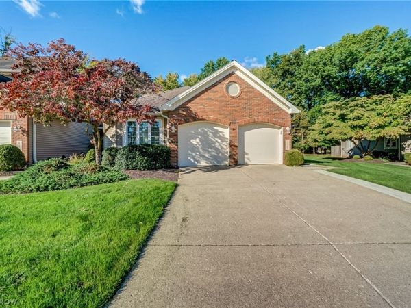 115 Ambleside Way , Amherst, OH 44001