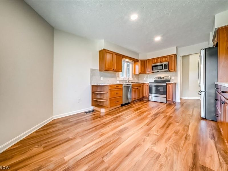 115 Ambleside Way, Amherst, OH 44001 Photo 10